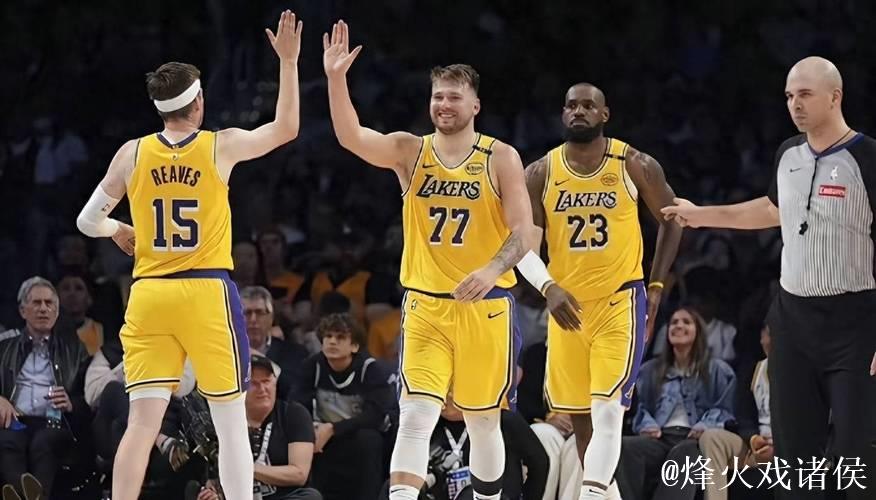 湖人险胜太阳116-114喜忧参半！詹姆斯+替补扛大旗，东契奇+斯玛特显短板